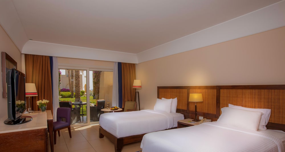Room, 2 Twin Beds, Garden View - Photo 1