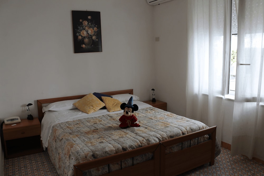 Standard Double or Twin Room photo 2