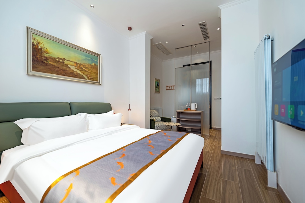 Senior Double Room, Patio, Courtyard View photo 1
