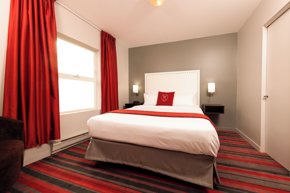 Superior Suite, 1 King Bed with Sofa bed - Photo 3