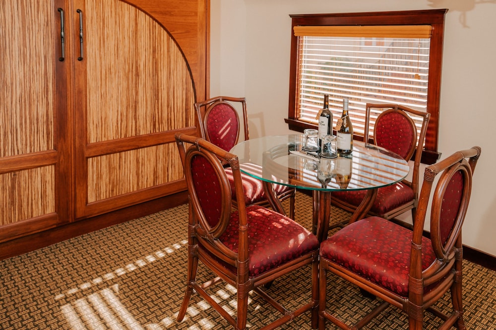 Deluxe Room, Multiple Beds, Ocean View - Photo 4