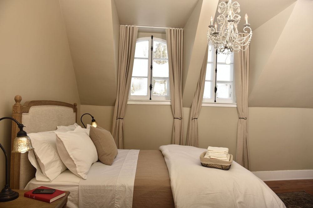 Comfort Room, 1 Queen Bed ( #10 ) photo 1