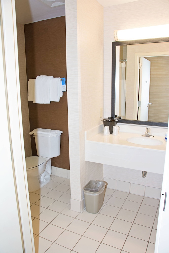 Room, 2 Queen Beds - Photo 4