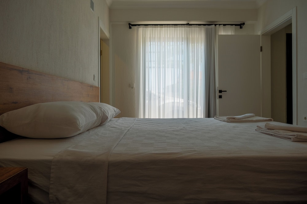 Classic Condo, 1 Bedroom - Photo 5
