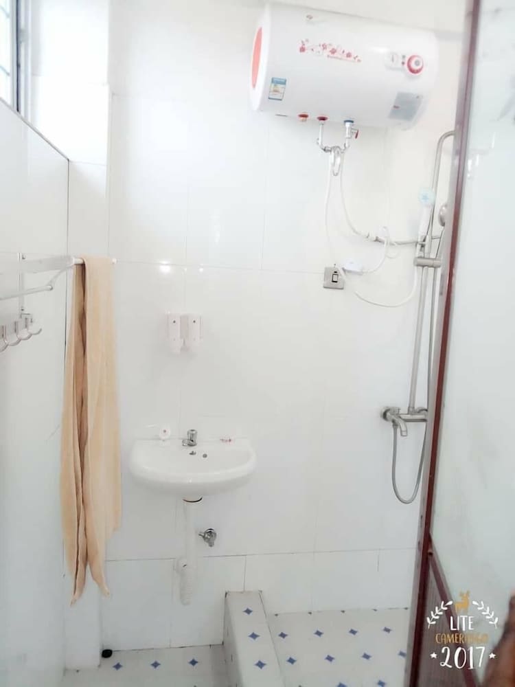Economy Single Room, 1 Queen Bed, Non Smoking photo 3