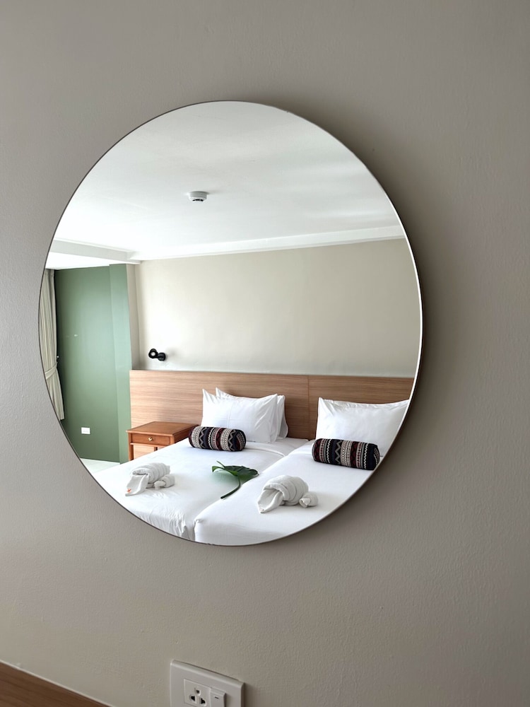 Suite - Photo 1