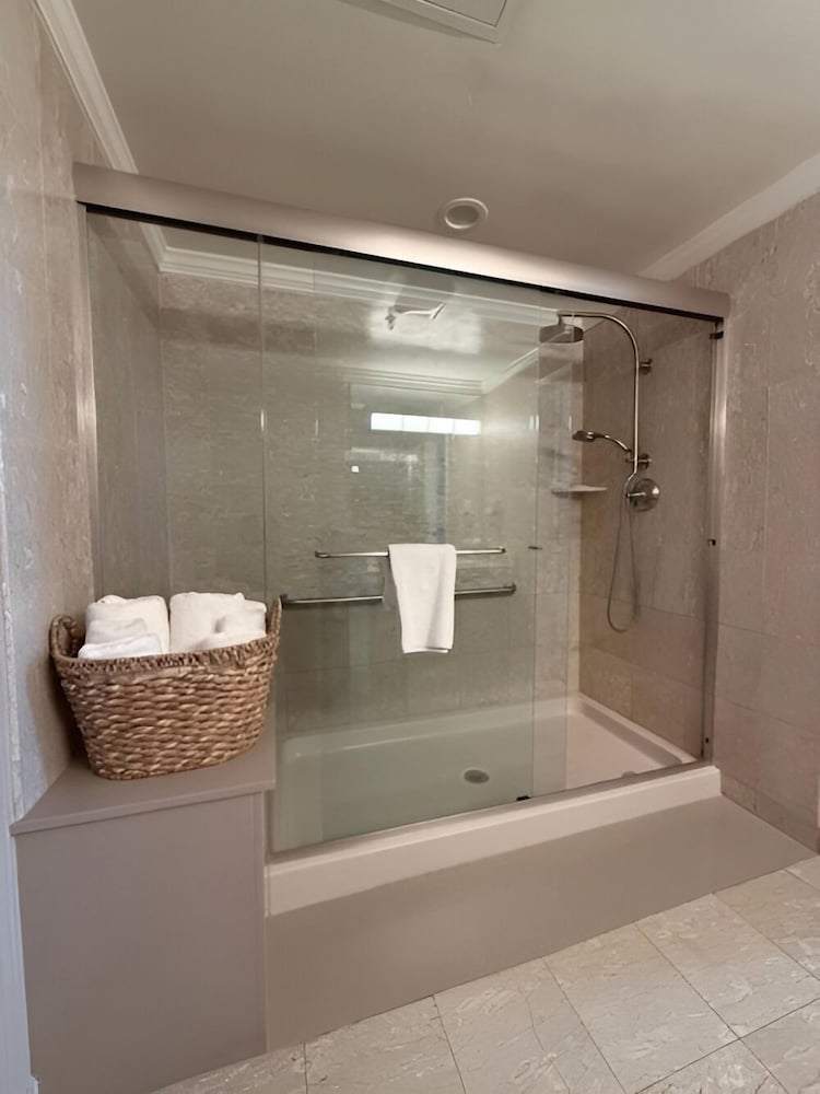 Premium Room, 1 QUEEN BED with the Riverview - Photo 5