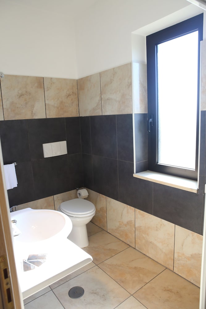 Triple Room - Photo 13
