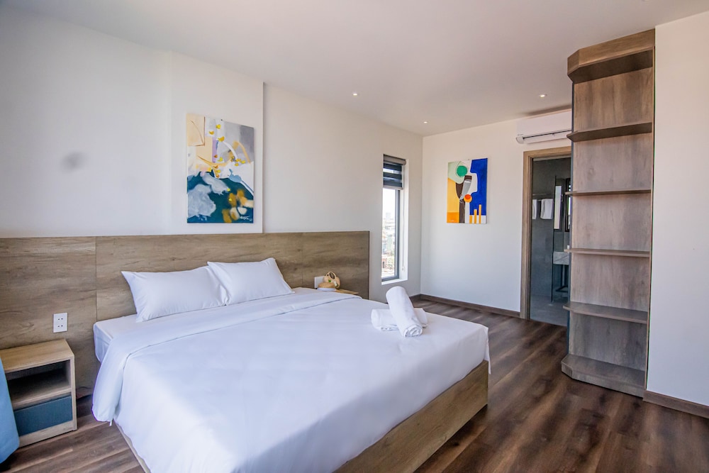 One-Bedroom Suite - Photo 3