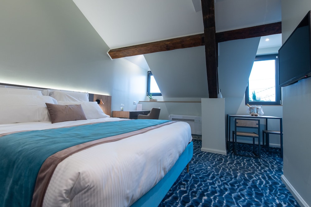 Deluxe Double Room, Ensuite (Chambre Espadon) - Photo 12