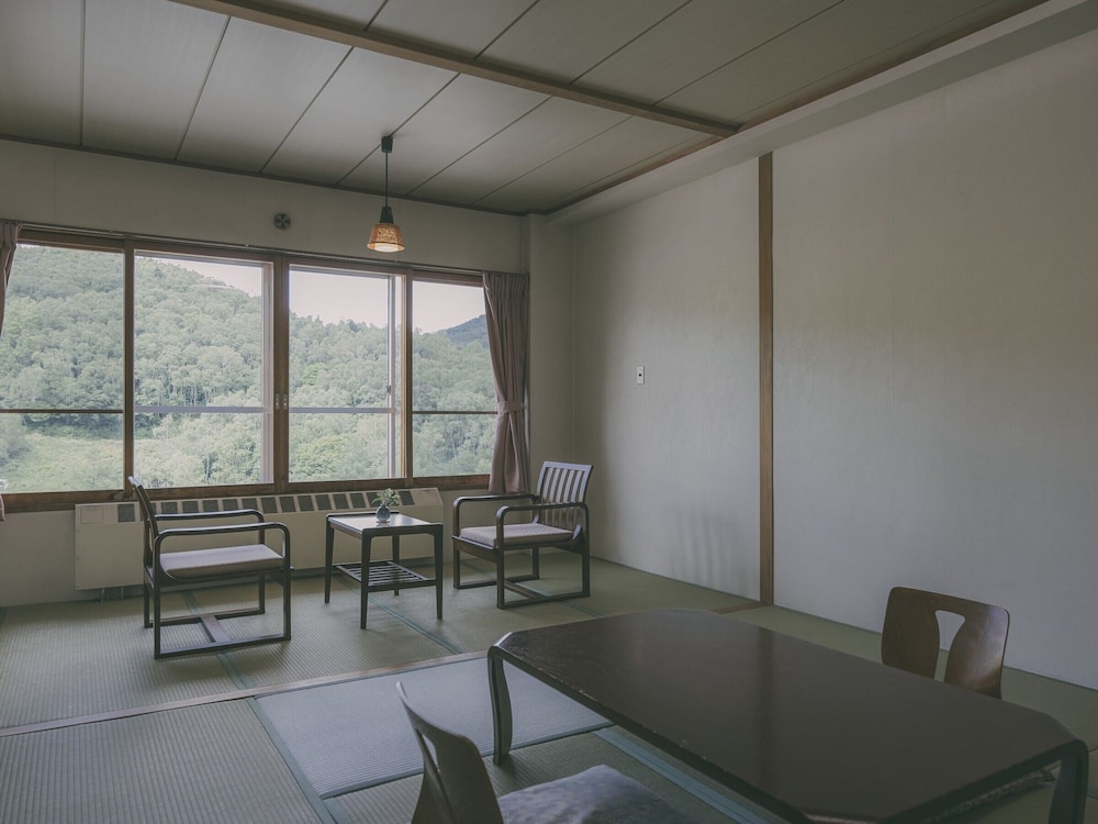 Japanese Room - Ski slopes View - Toilet only, Non Smoking photo 3