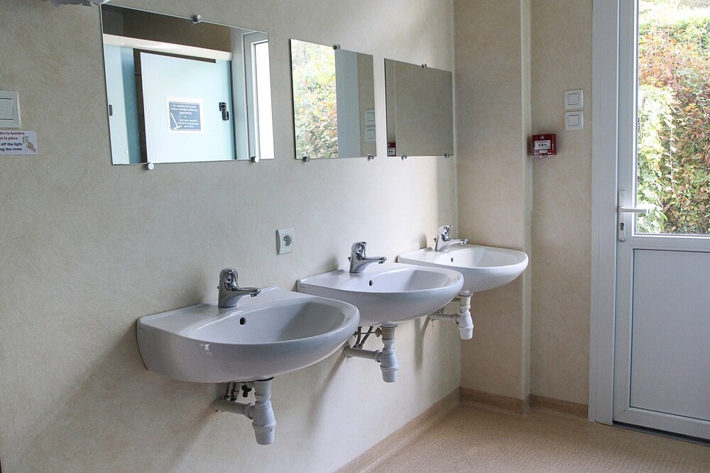 Bed in 3-Bed Male Dormitory - Shared Bathroom photo 3