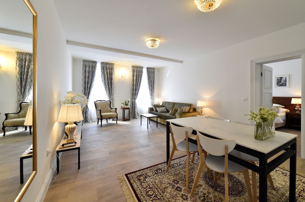 Deluxe Apartment, 1 Bedroom (Mandusa Empire)