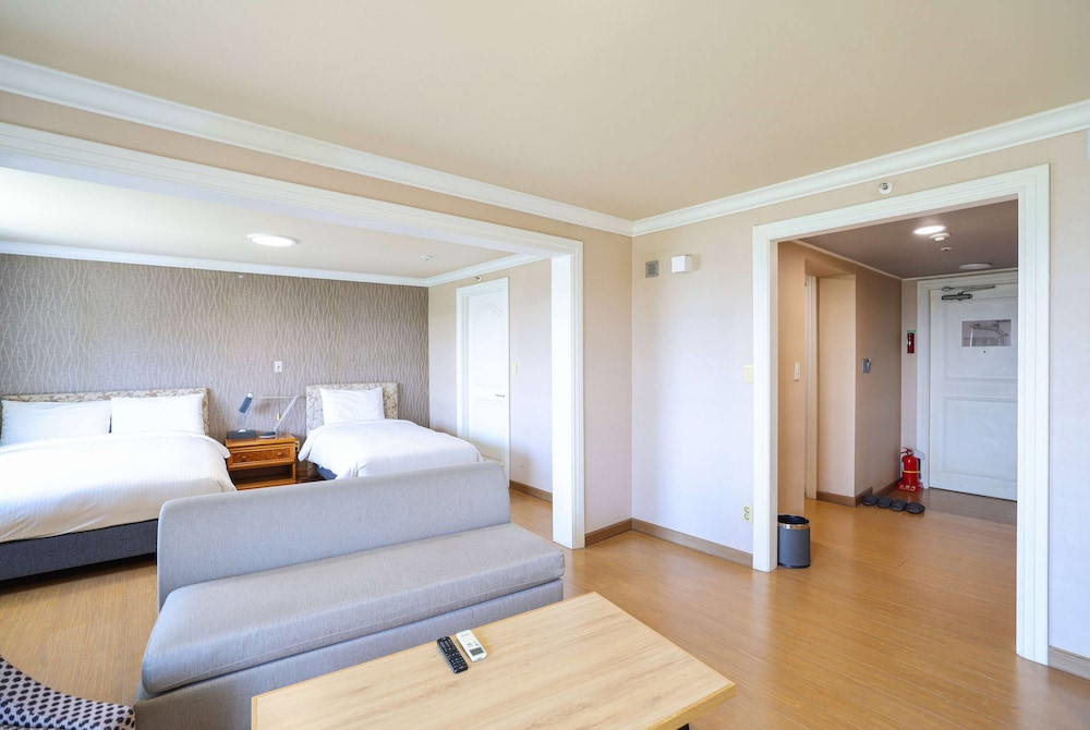 Suite, Multiple Beds, Non Smoking (Oversized)