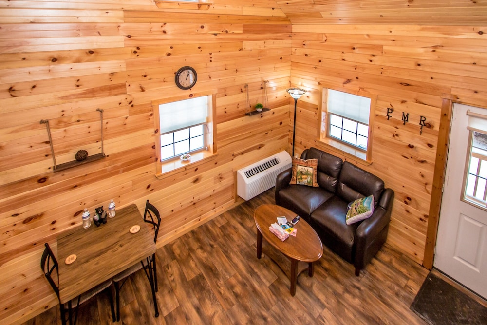 Pine Cabin #103:  Cozy 1BR Log Cabin