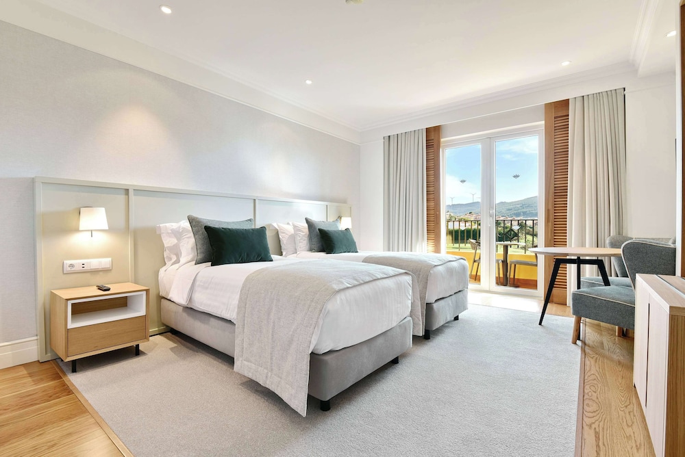 Premium Room, 2 Twin Beds, Golf View - Photo 6