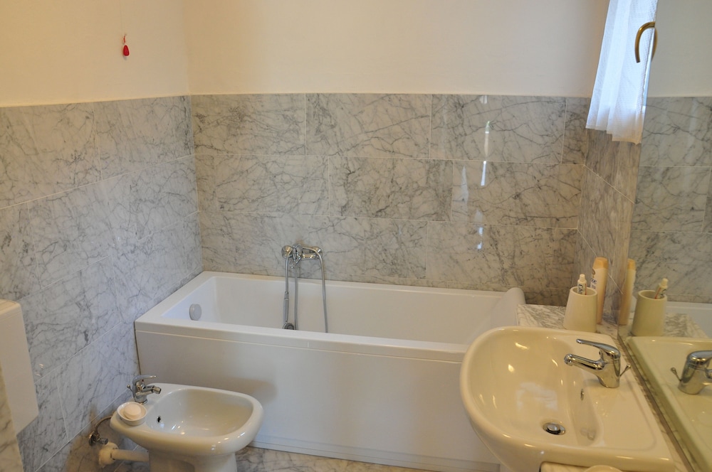 Apartment, 3 Bedrooms, Terrace, Lake View photo 3