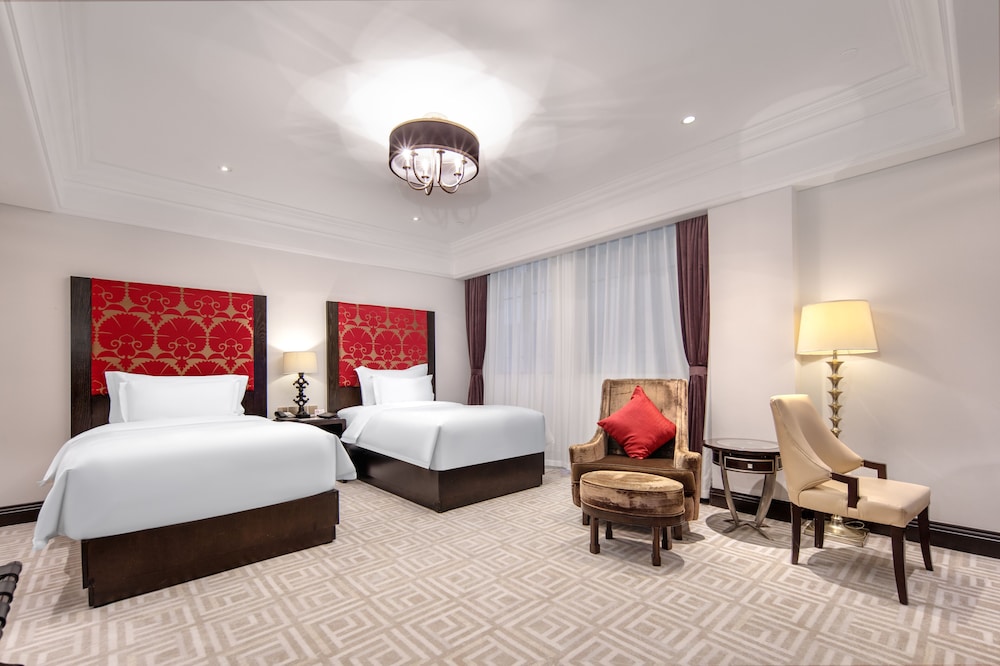 Shanghai Grand Twin Room photo 2