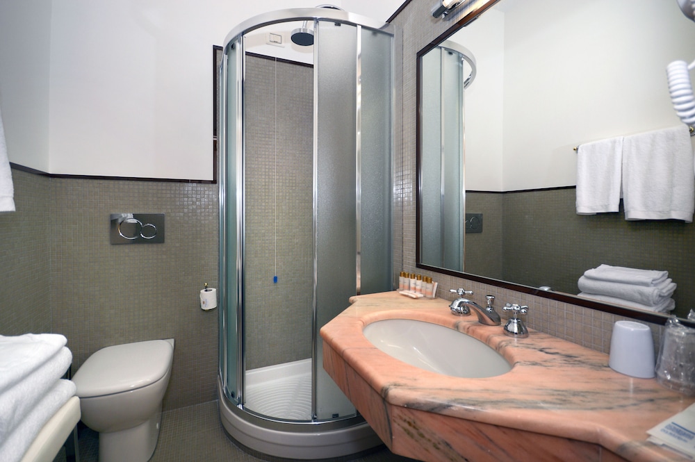 Classic Double Room Single Use - Photo 4