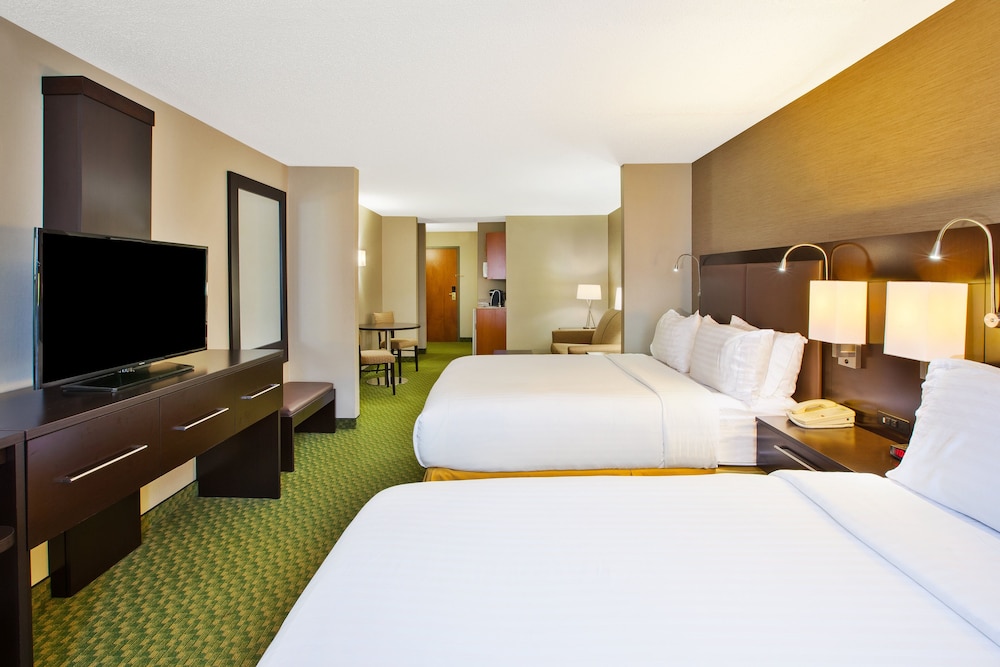 Suite, Multiple Beds - Photo 2