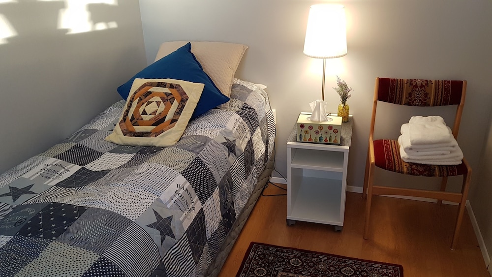 Economy Twin Room, 2 Twin Beds, Shared Bathroom, Courtyard View photo 2