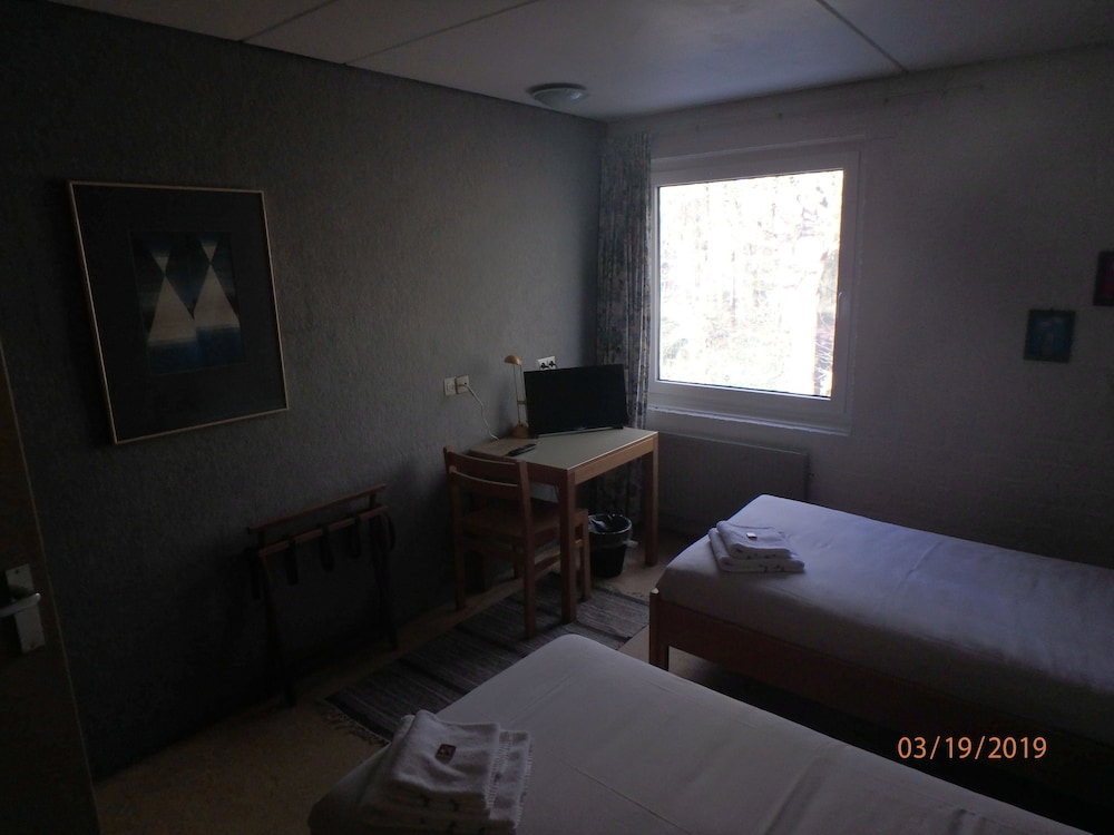 Basic Double Room, 2 Twin Beds photo 2
