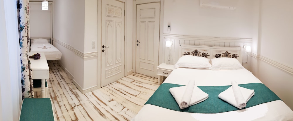 Eonomy Room, Basement