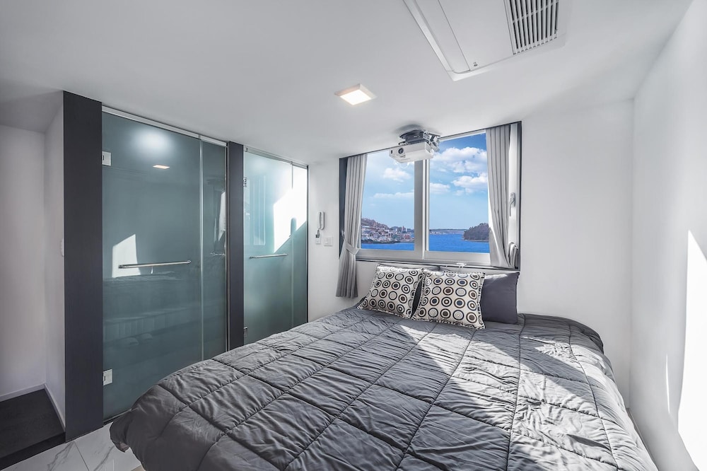 Basic Room, 1 Bedroom (503(Random)) - Photo 6