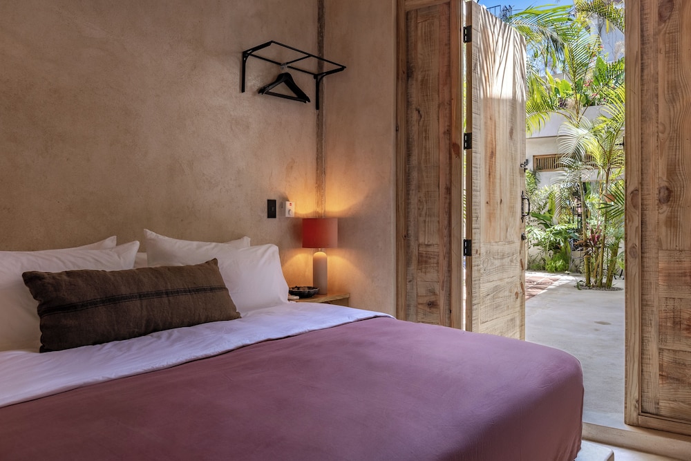 Classic Room, Courtyard Area