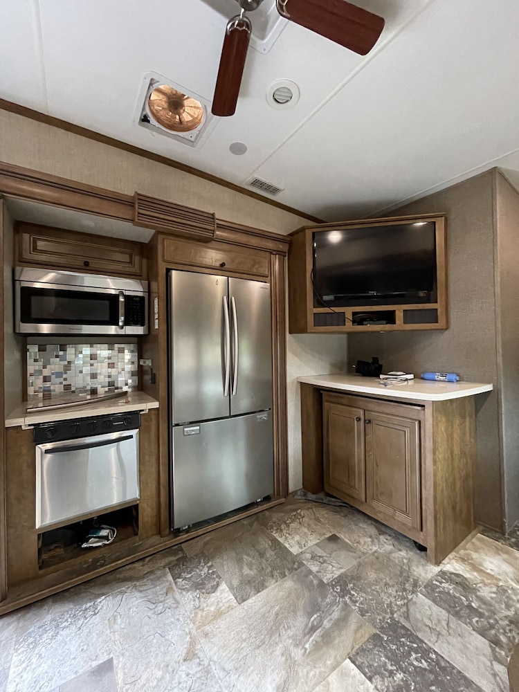 Luxury Mobile Home, 1 Bedroom photo 3