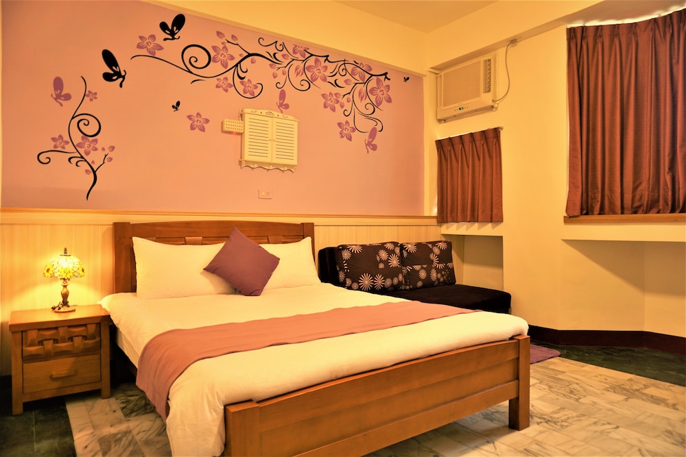 Comfortable double bed, 1 standard double bed, ground floor photo 1