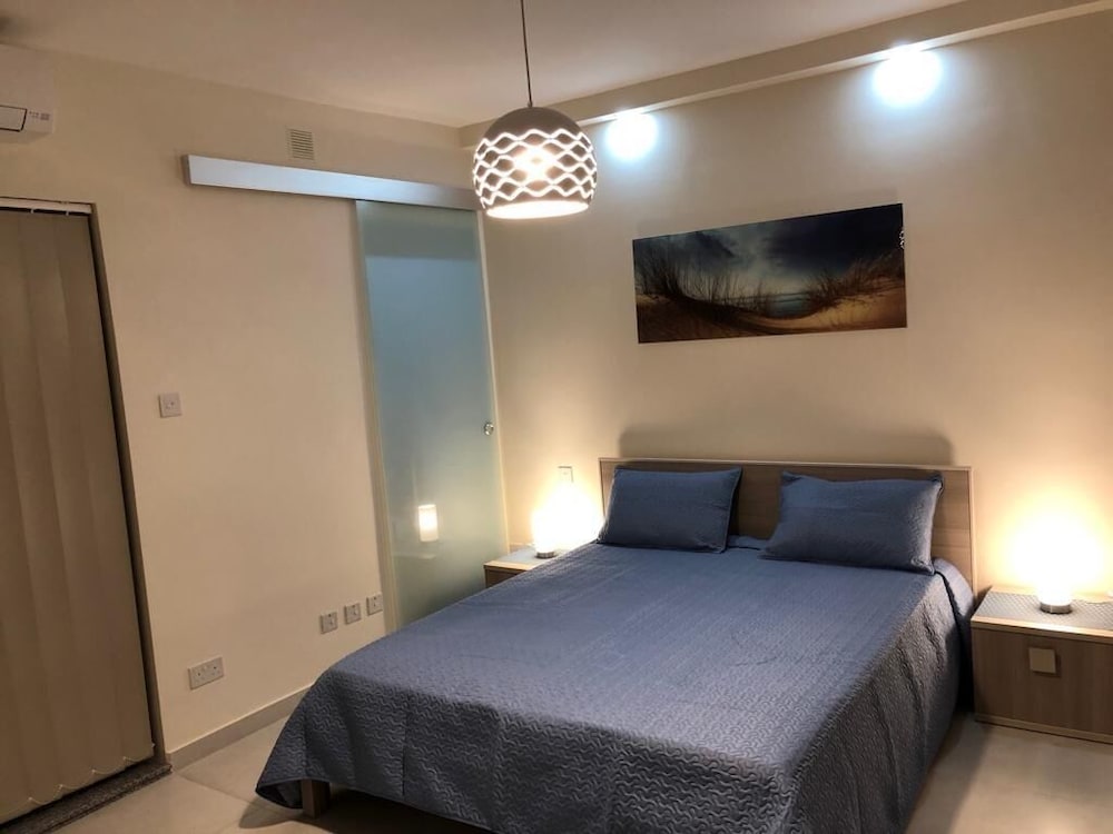 Apartment, 2 Bedrooms, Smoking, Balcony