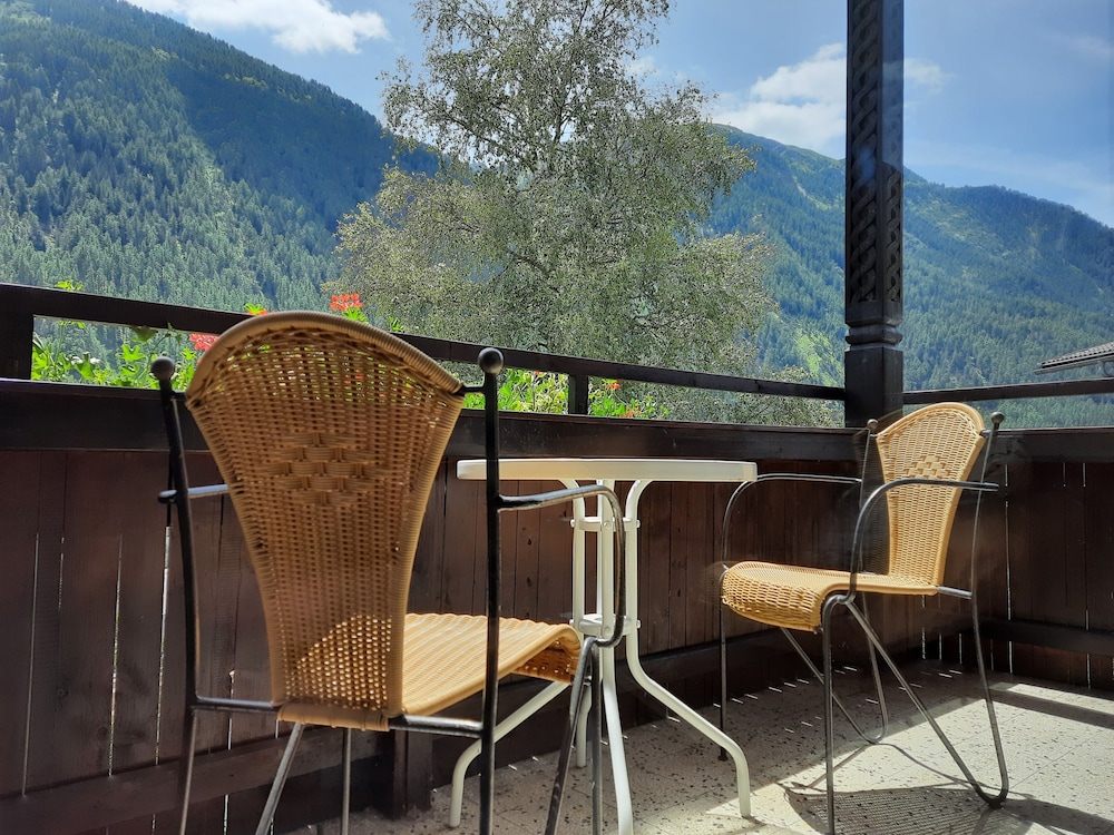 Comfort Condo, 3 Bedrooms, Non Smoking, Mountain View photo 3