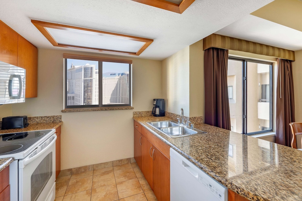 1 BEDROOM 1 KING SUITE AND SOFABED - Photo 4