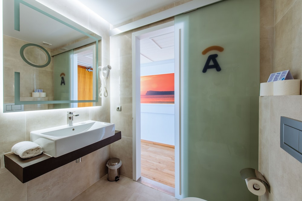 Standard Twin Room - Photo 6