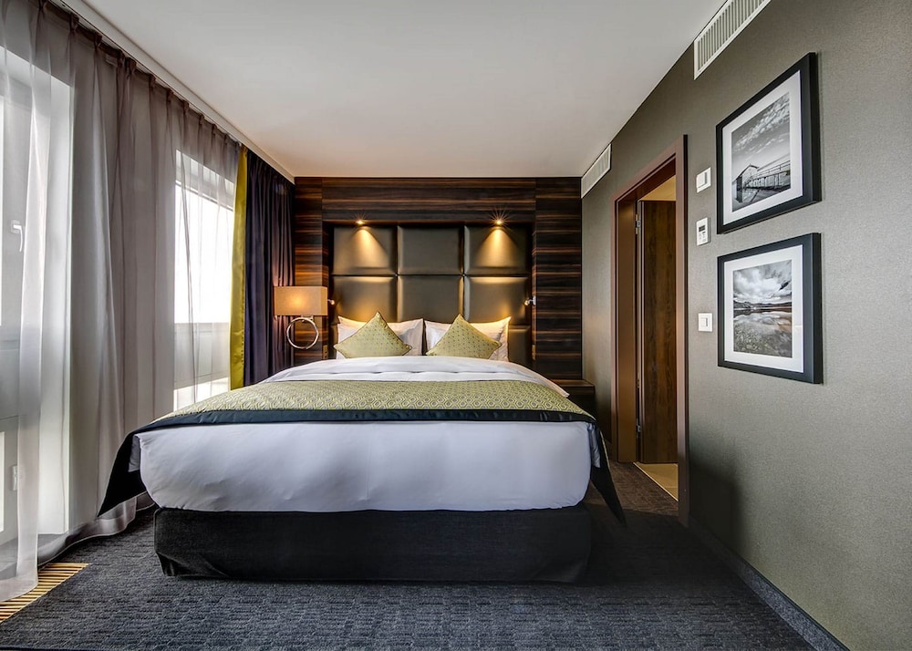 Superior Single Room, City View