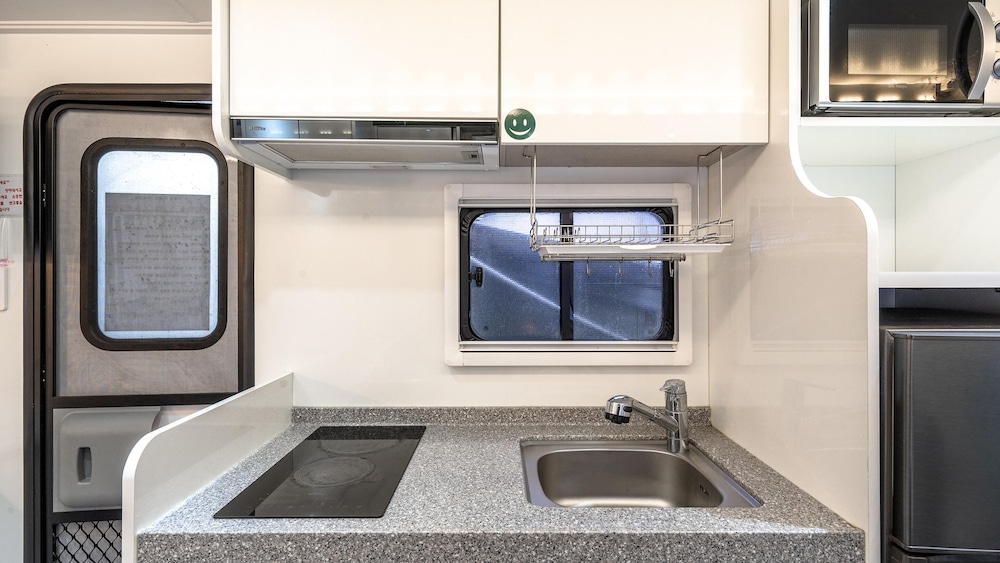 Basic Room, 1 Bedroom (luxury caravan green) photo 3