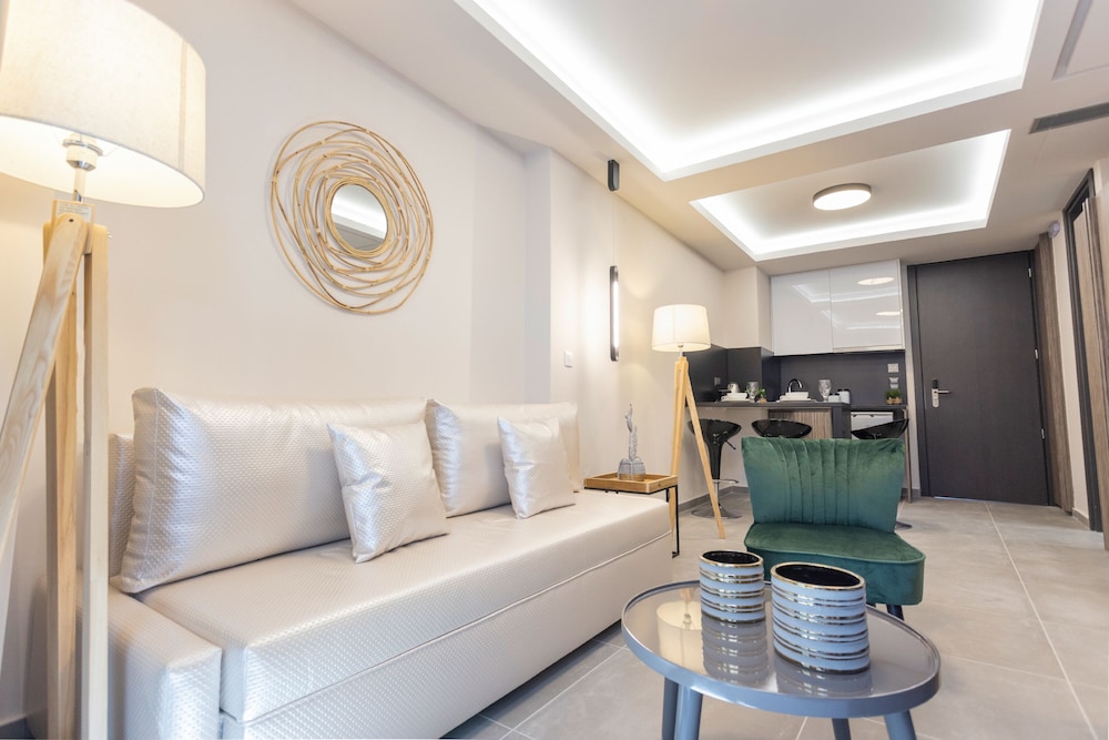 Deluxe Family Suite Open Plan - Photo 3