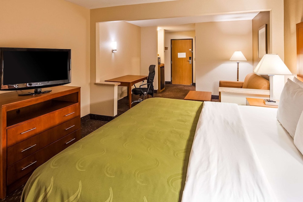 Suite, 1 King Bed with Sofa bed, Non Smoking - Photo 2