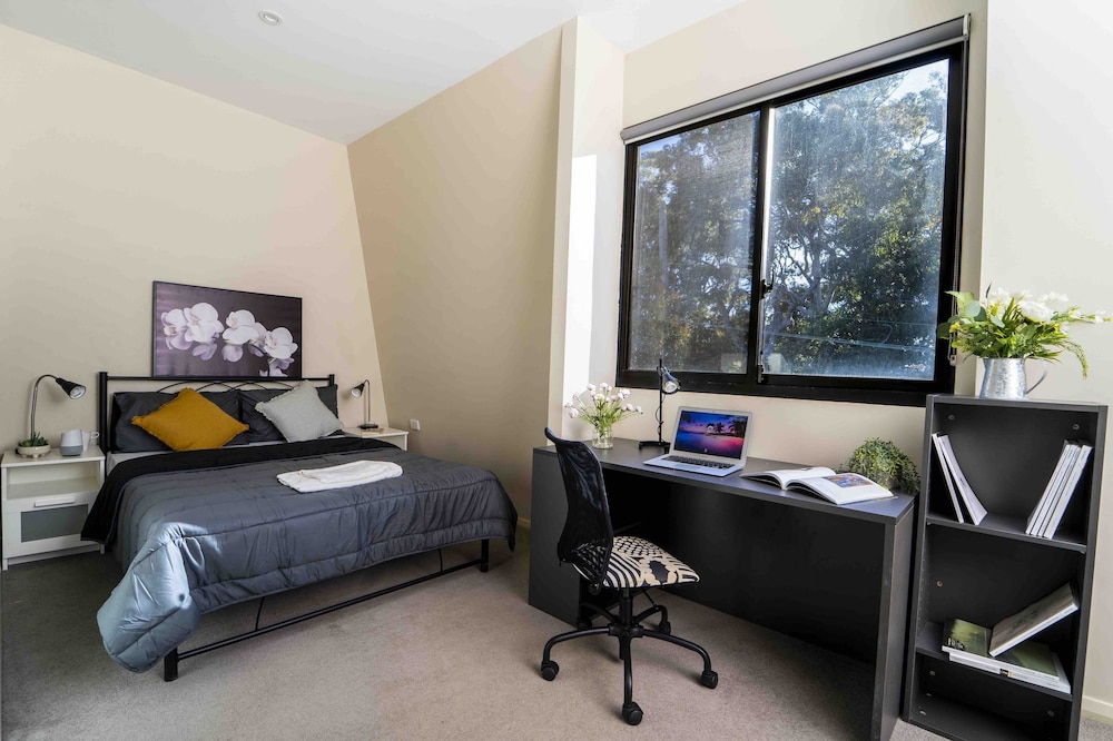 Deluxe Studio Suite