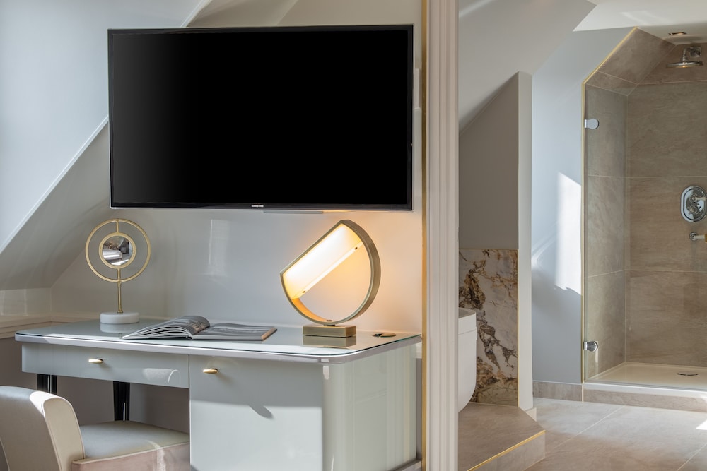 Classic Double Room thumbnail 6
