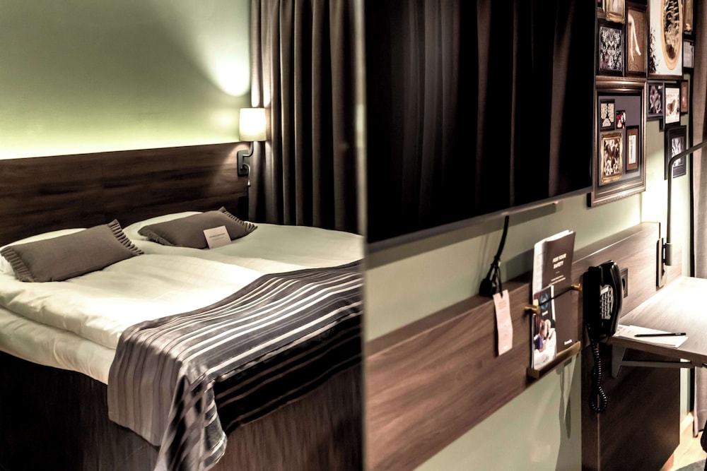 Double Room (No Window) photo 2