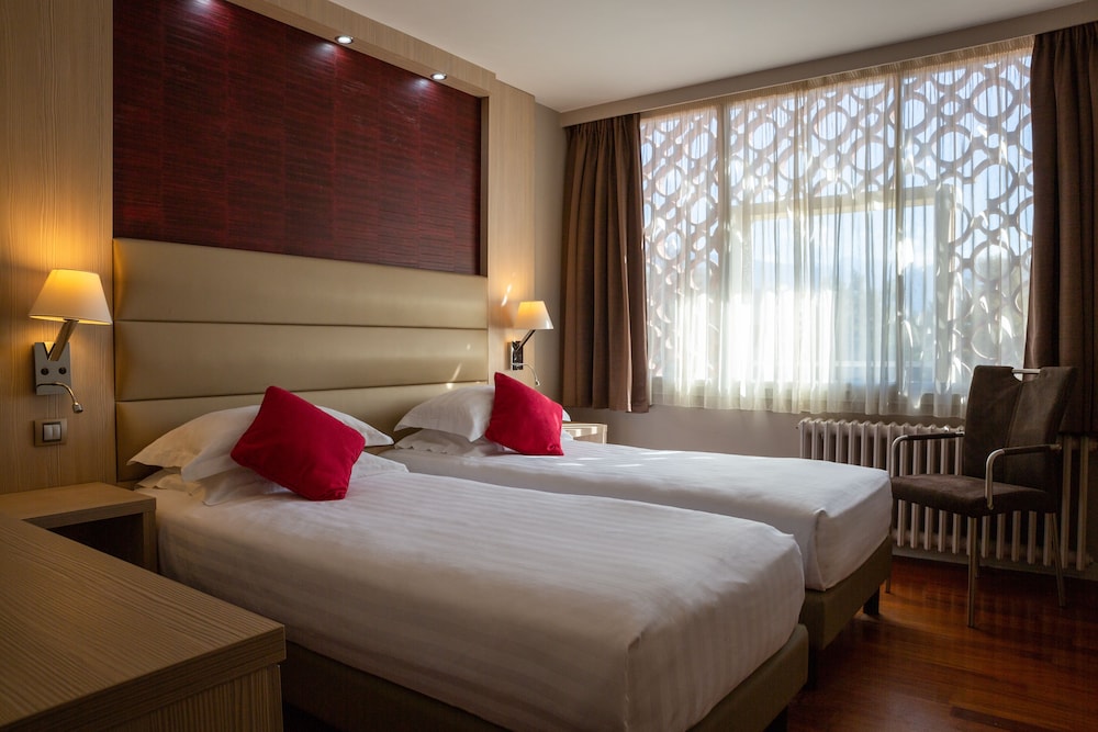 Deluxe Double or Twin Room - Photo 11