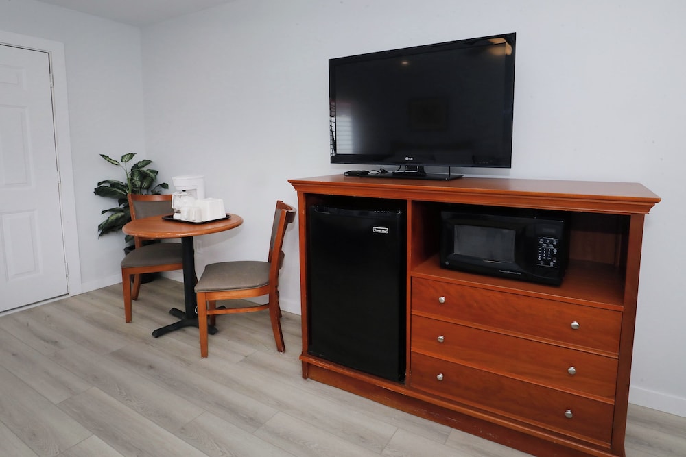 Classic Room (2nd Floor Motel Room * No Elevator) photo 2