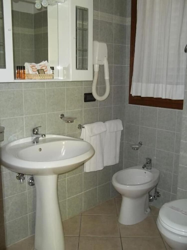 Basic Double or Twin Room photo 2
