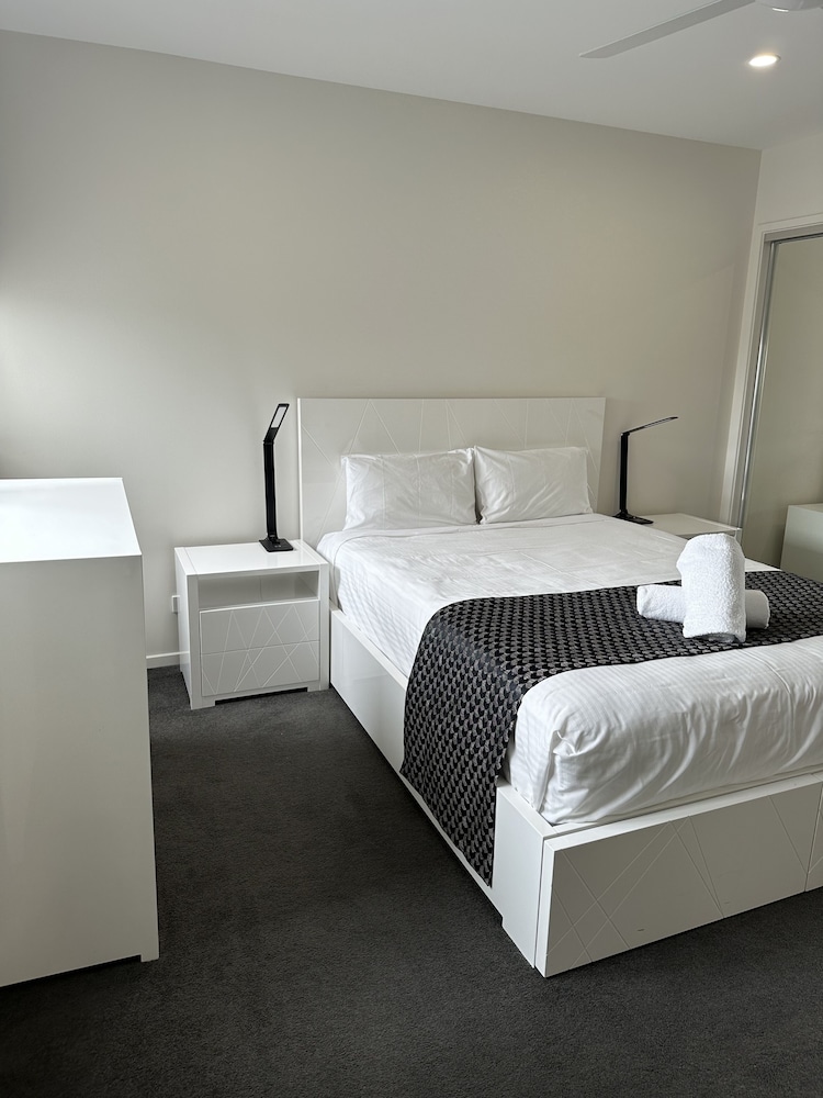 2 Bedroom Apartment with Pool View photo 1