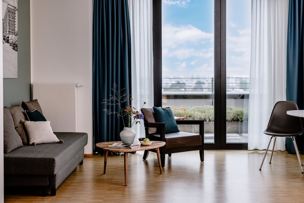 Executive Suite, 1 Queen Bed, Kitchenette, Executive Level thumbnail 5