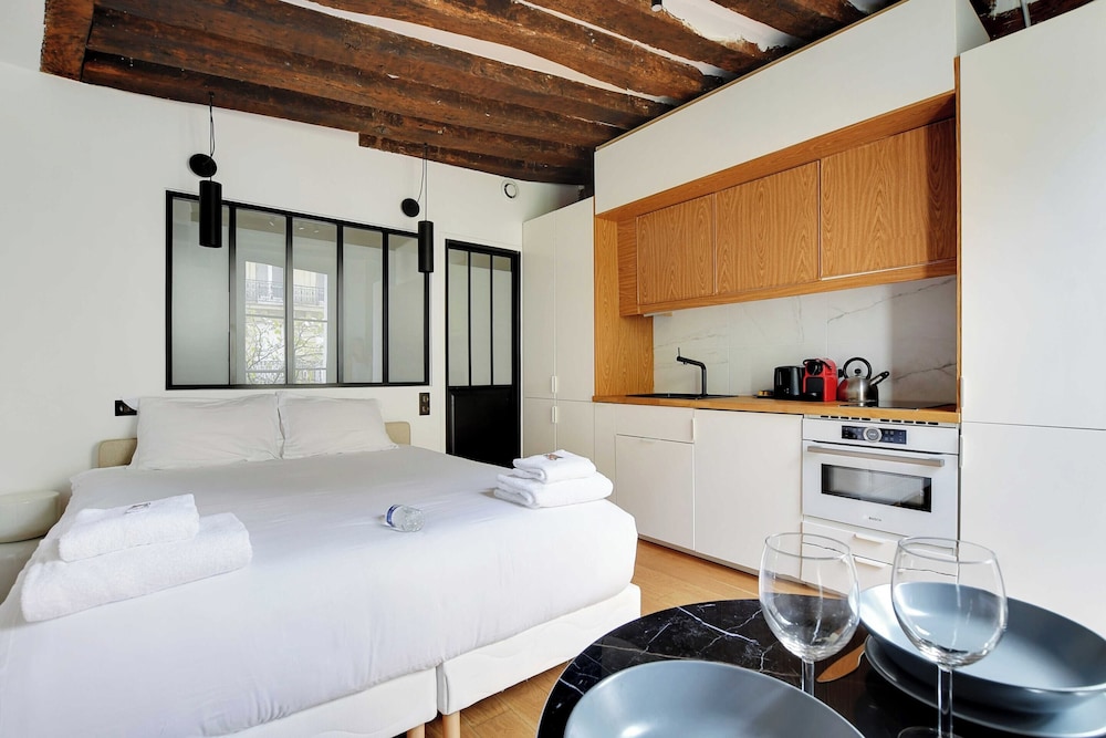 Apartment photo 2
