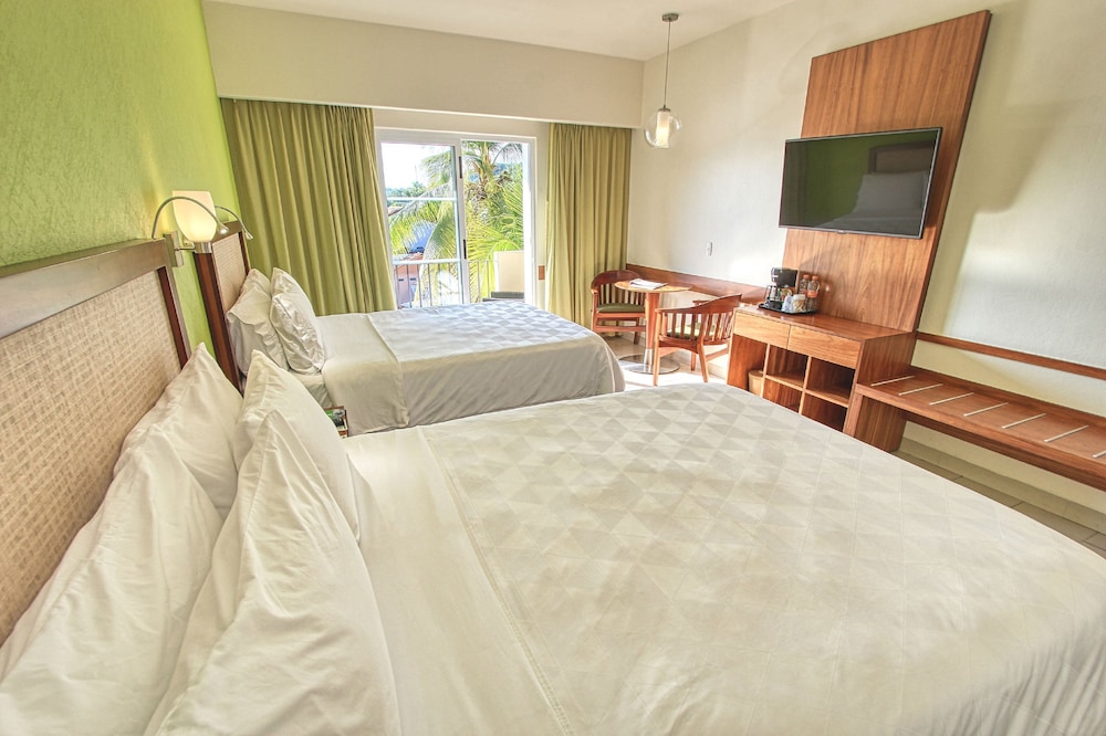 Suite, 2 Queen Beds, Accessible (Mobility & Hearing, Roll-in Shower) photo 2