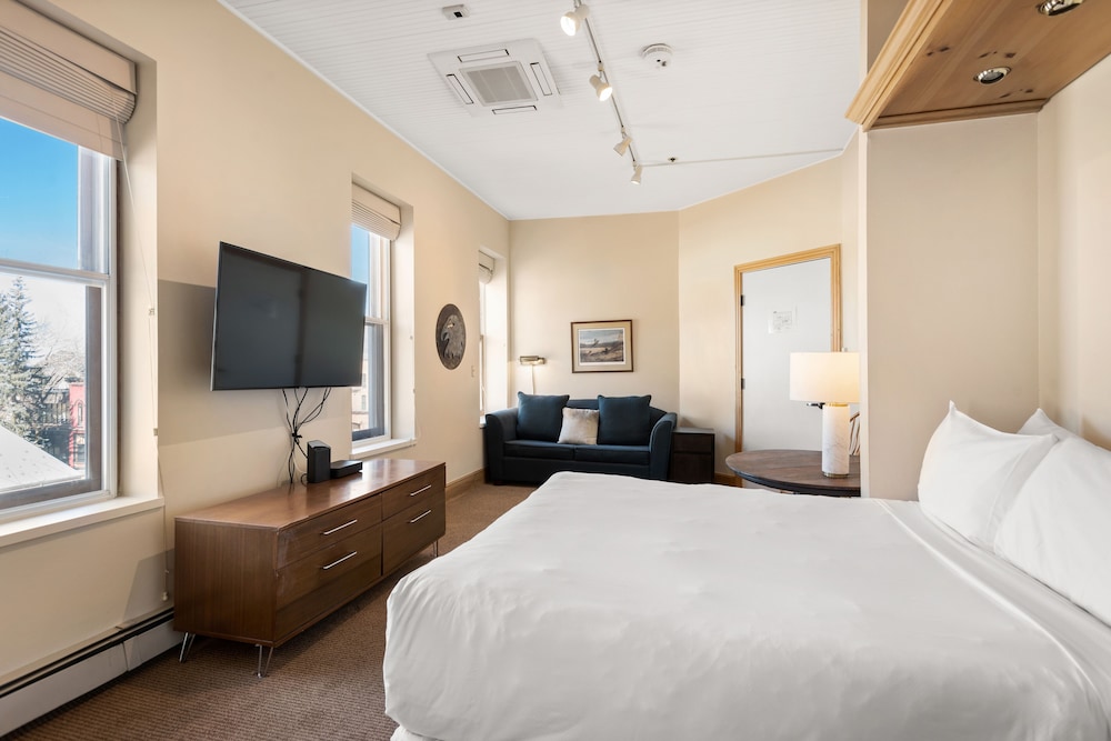 Standard Room, Mountain View (300)
